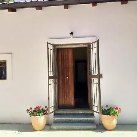 With 3 Bedrooms In With Wonderful Lake View And Furnished Balcony 3 Km From The Slopes