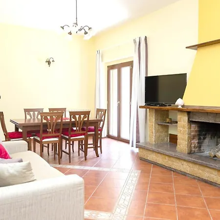With 3 Bedrooms In With Wonderful Lake View And Furnished Balcony 3 Km From The Slopes *